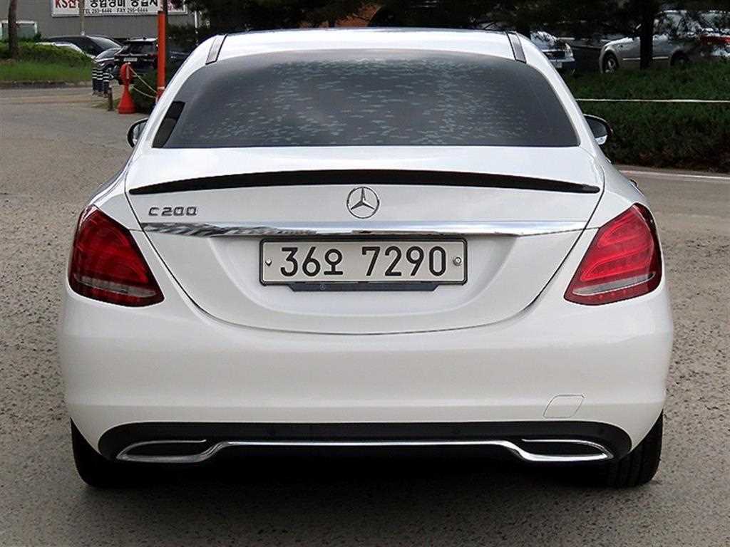 Mercedes Benz C Class - Vista 4