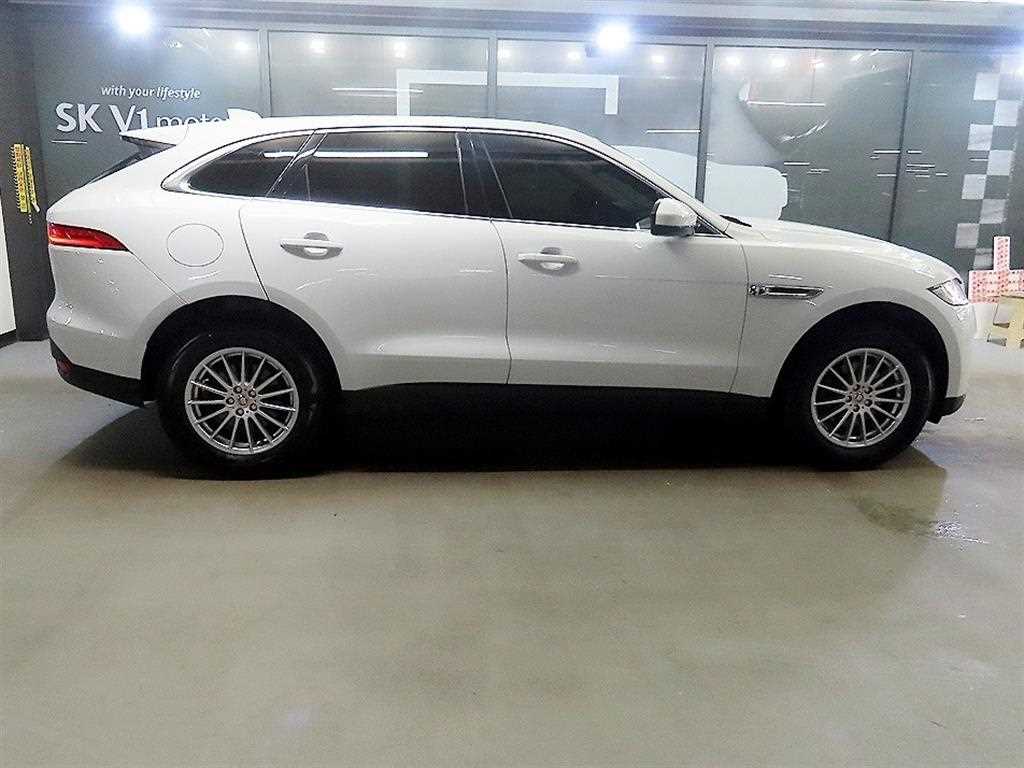 Jaguar F-PACE - Vista 3