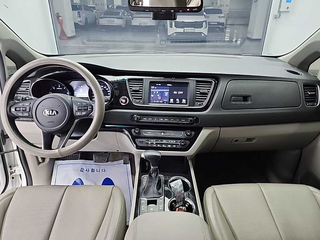 KIA Carnival - Vista 7
