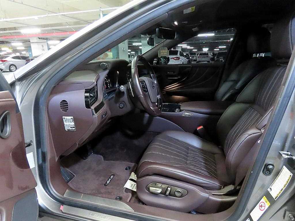 Lexus LS - Vista 6