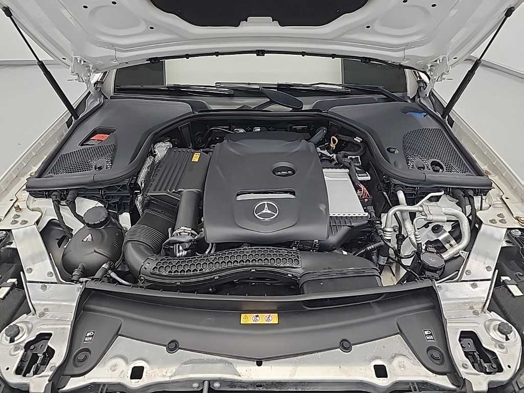 Mercedes Benz E class - Vista 5