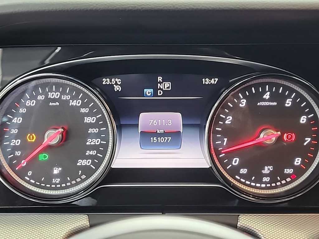 Mercedes Benz E class - Vista 6