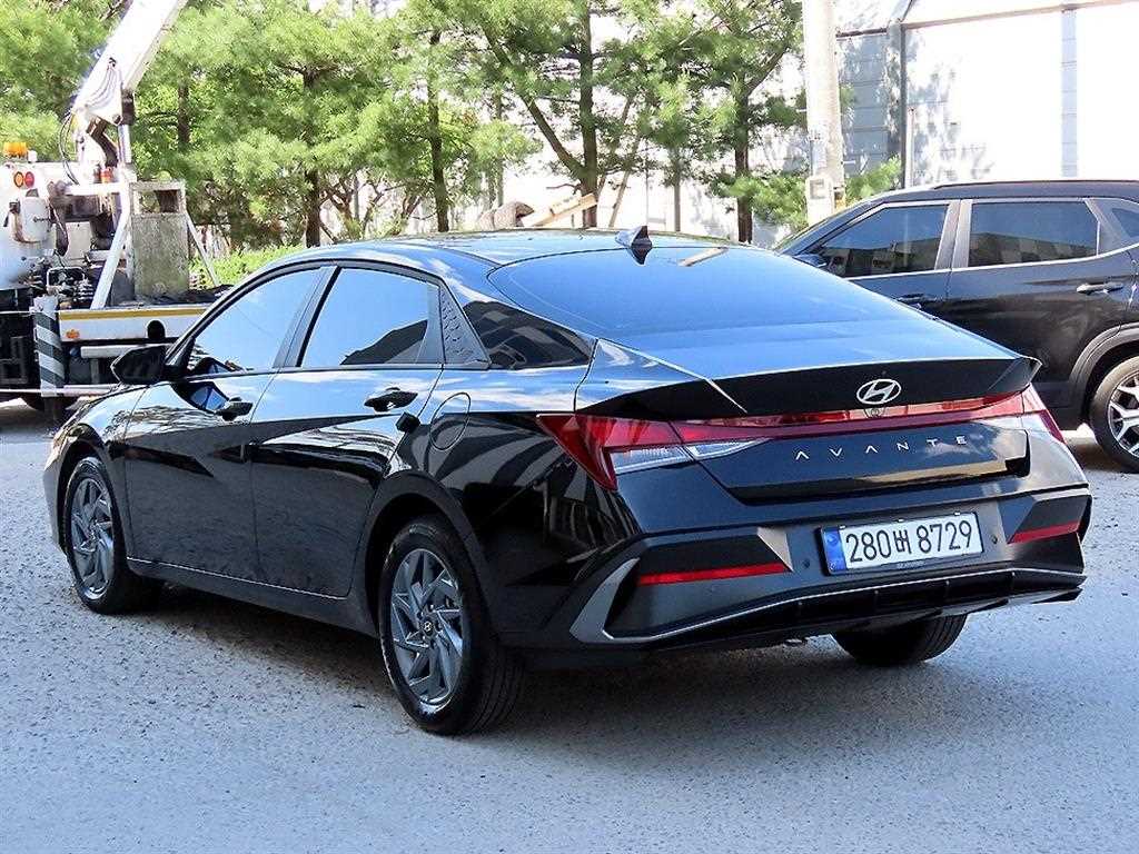 HYUNDAI Avante - Vista 3