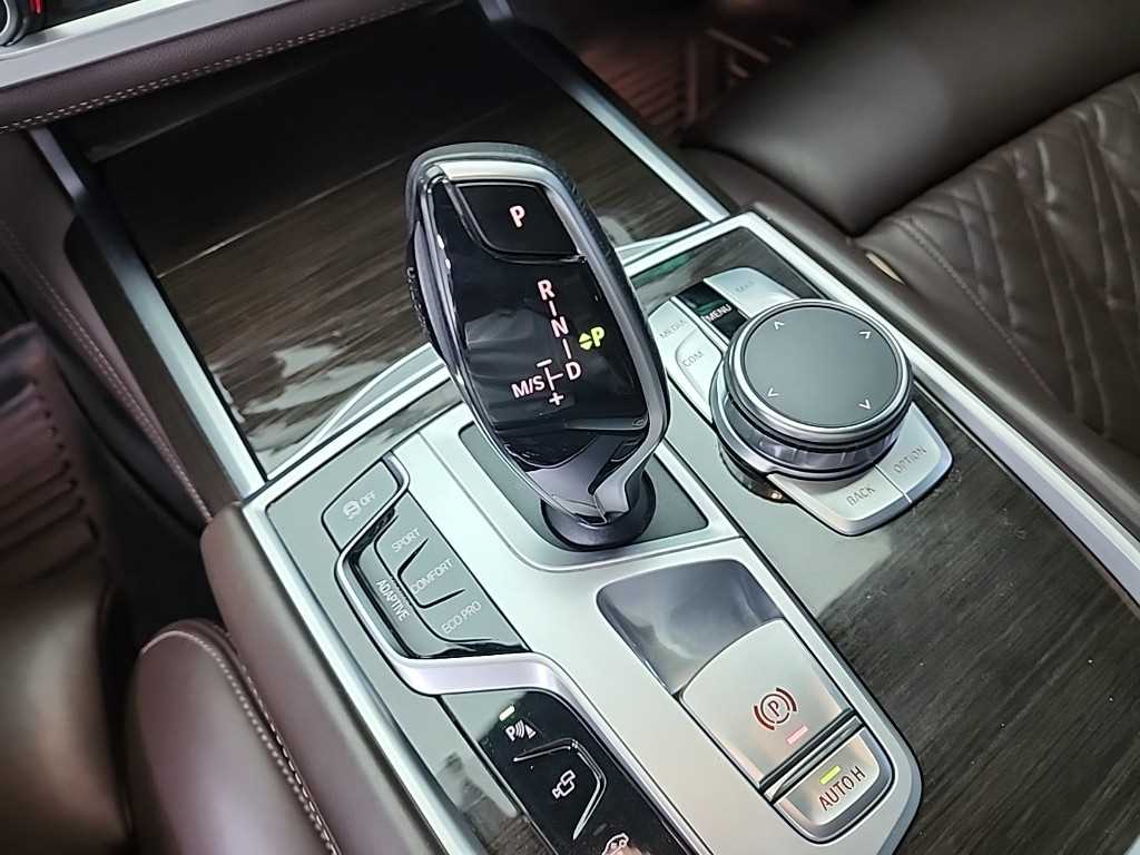 BMW 7 Series - Vista 8