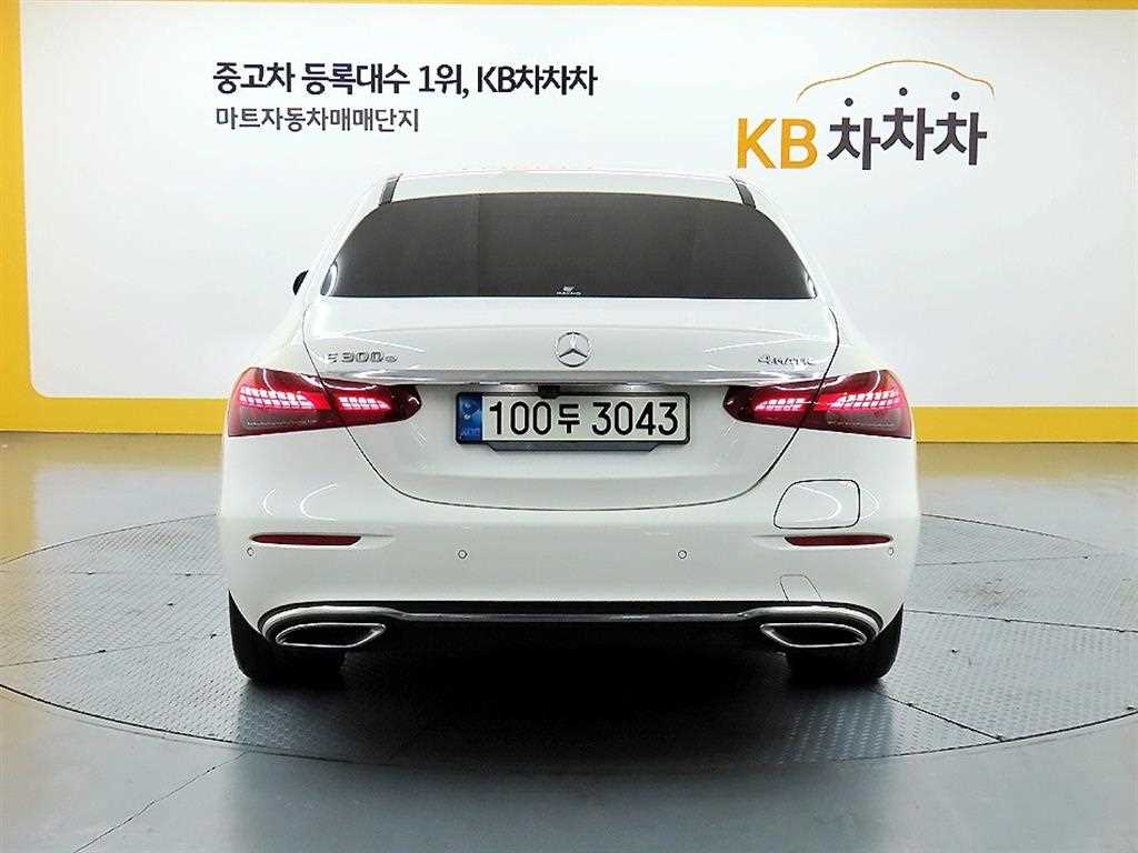Mercedes Benz E class - Vista 4