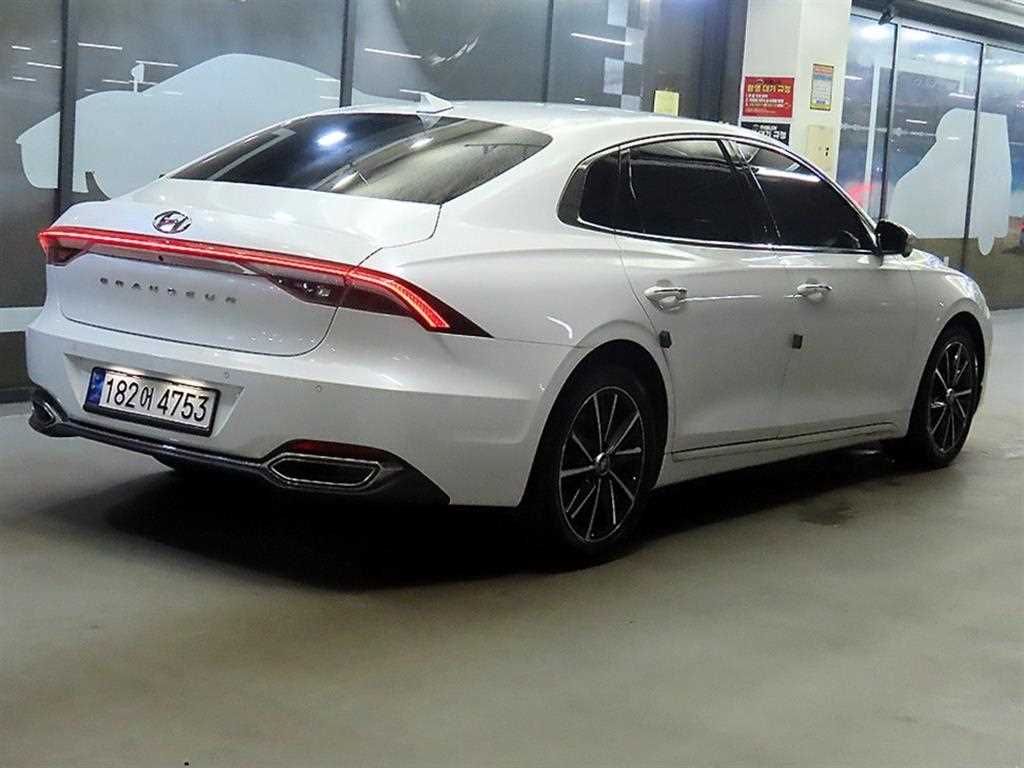 HYUNDAI Grandeur - Vista 4