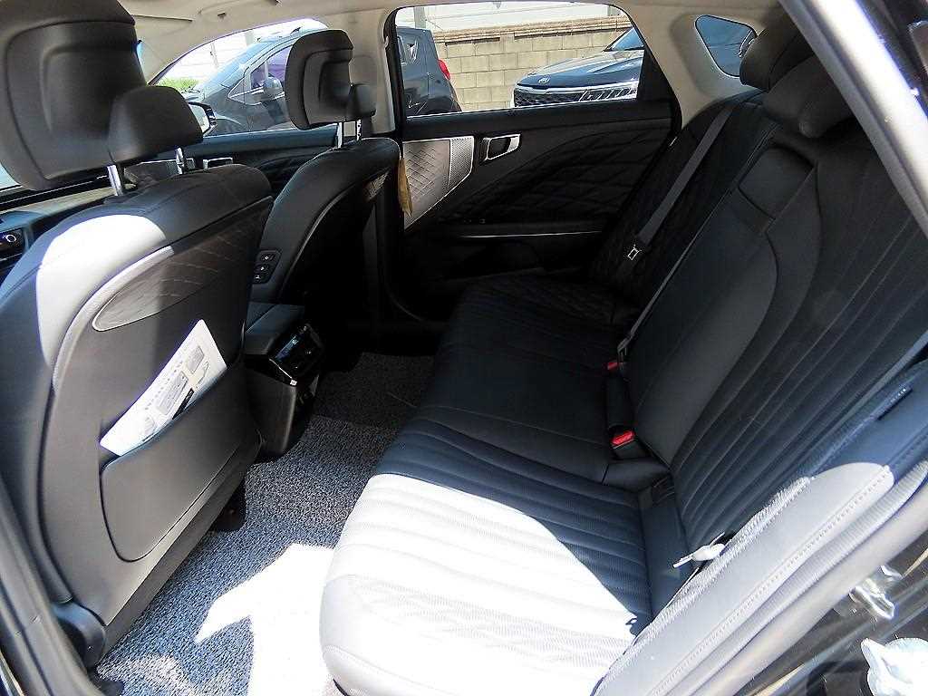 KIA K8 - Vista 6