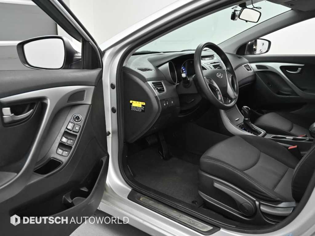 HYUNDAI Avante - Vista 11