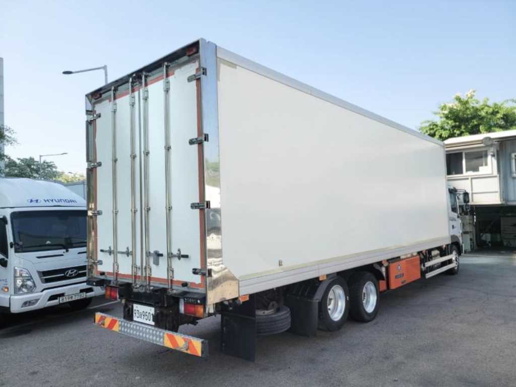medium and large cargo truck - Vista 4