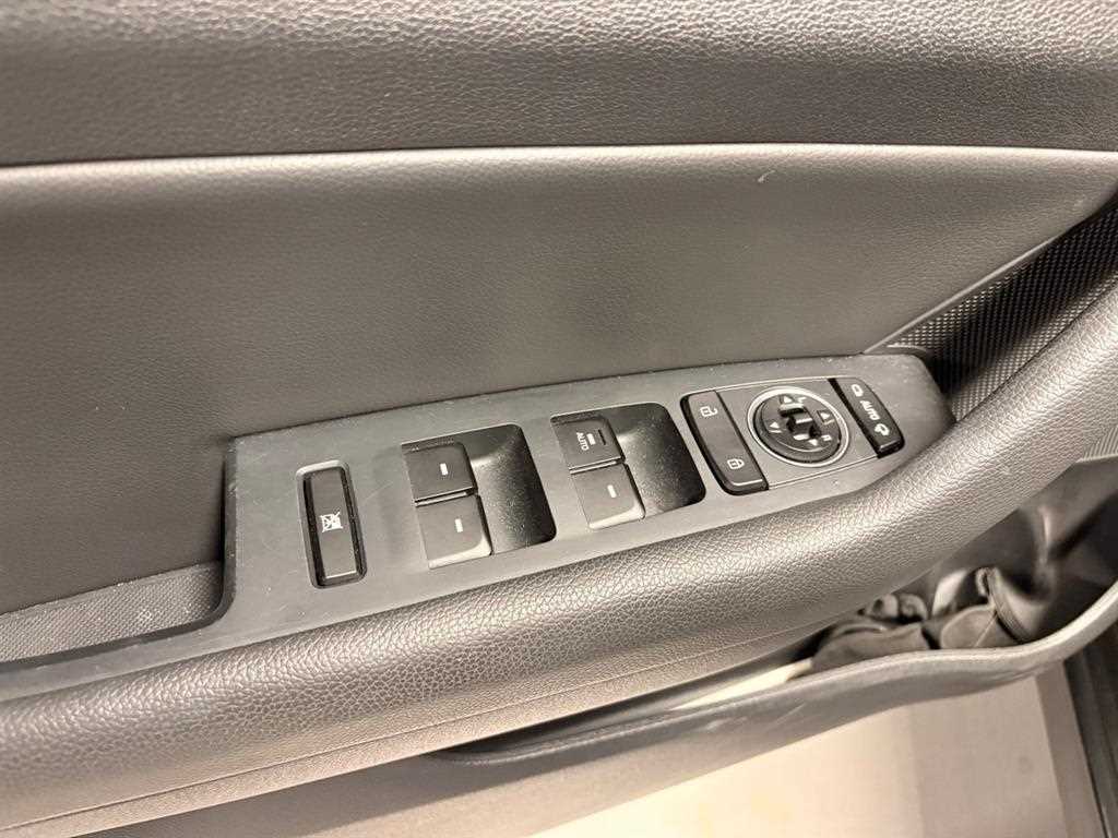 HYUNDAI Sonata - Vista 6
