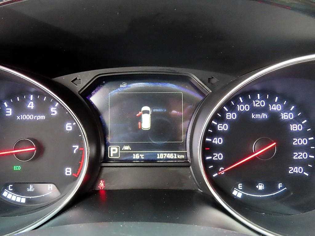 KIA Carnival - Vista 9