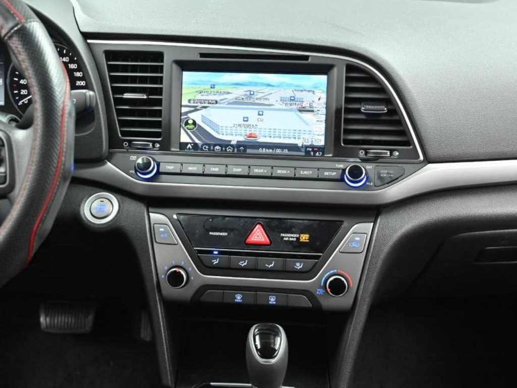 HYUNDAI Avante - Vista 7