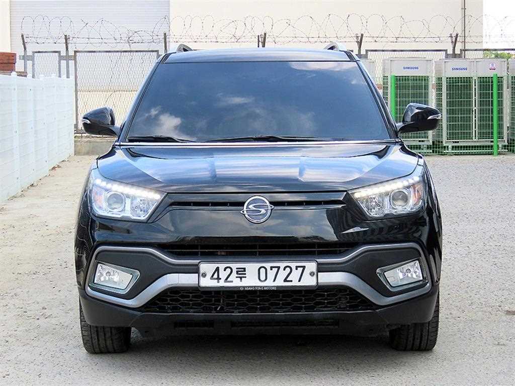 Ssangyong Tivoli 2016 Negro - Importación desde Corea - HF Imports Iquique - Foto 1
