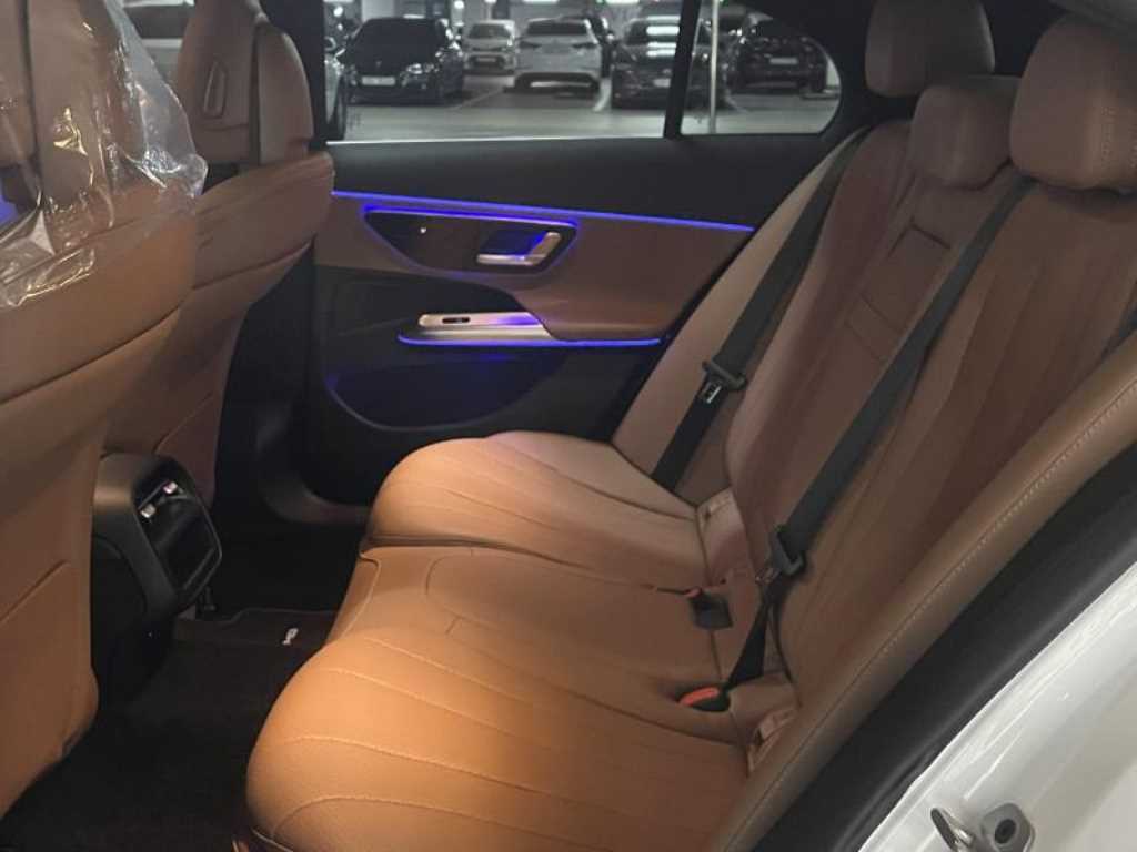 Mercedes Benz E class - Vista 7
