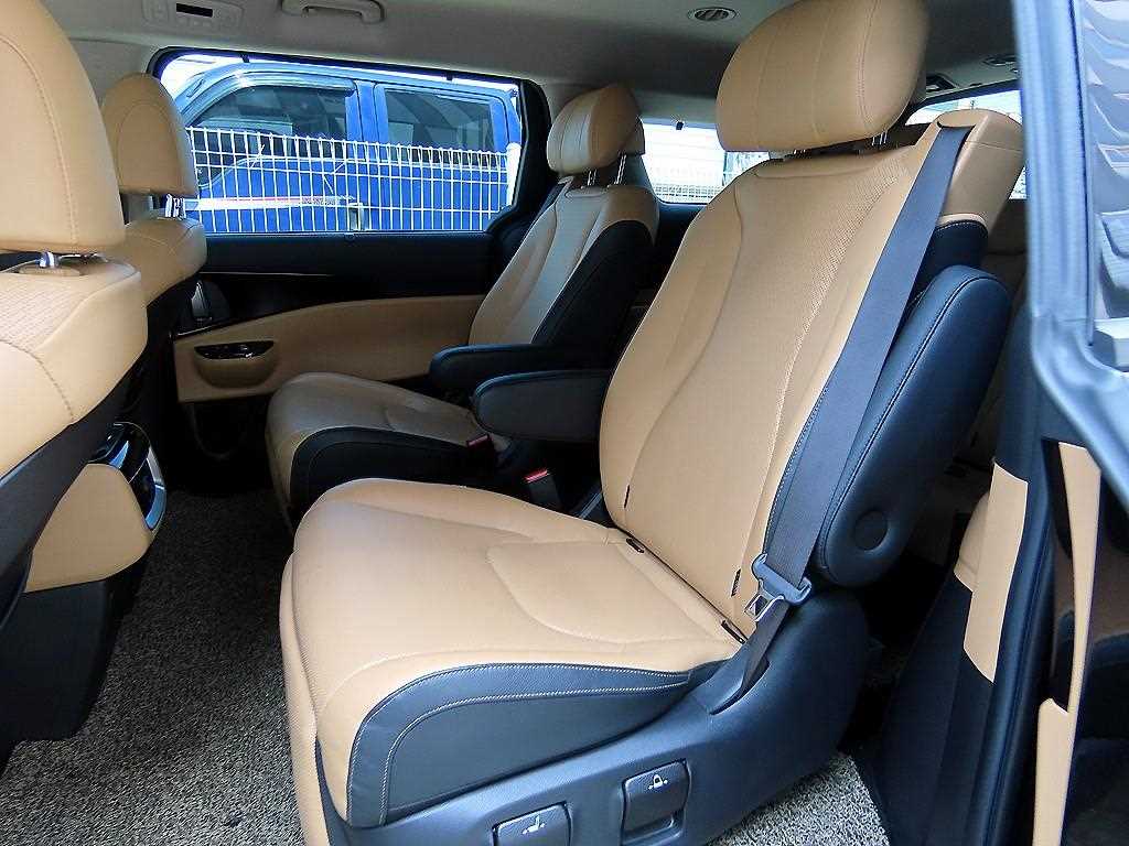 KIA Carnival - Vista 6