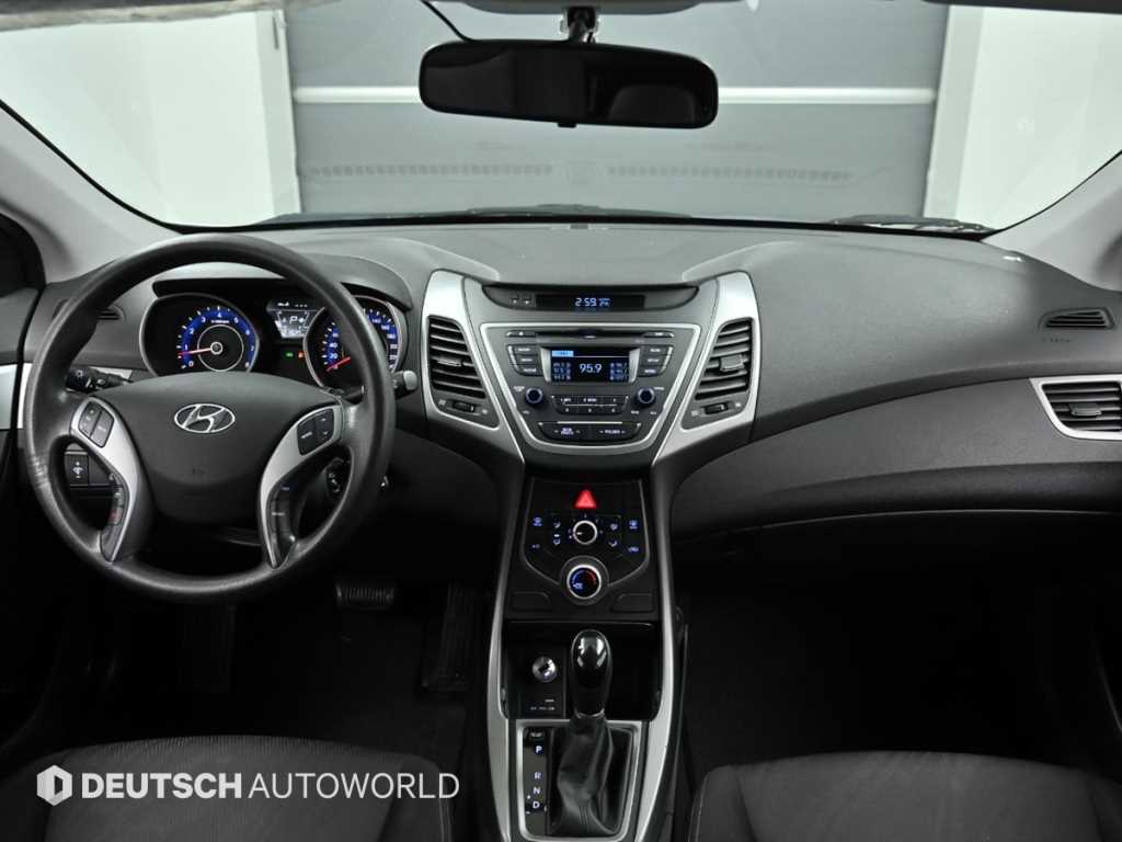 HYUNDAI Avante - Vista 7