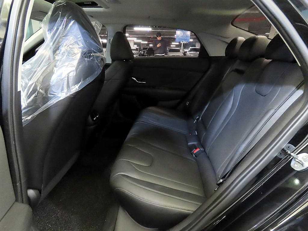 HYUNDAI Avante - Vista 7