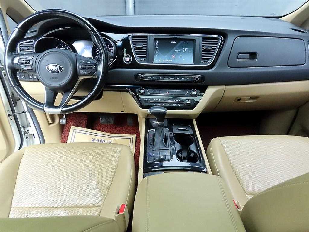 KIA Carnival - Vista 7