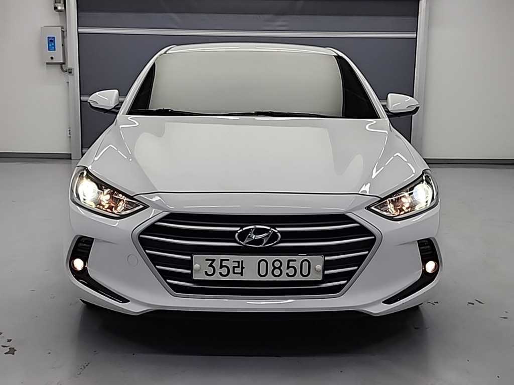 HYUNDAI Avante - Vista 2