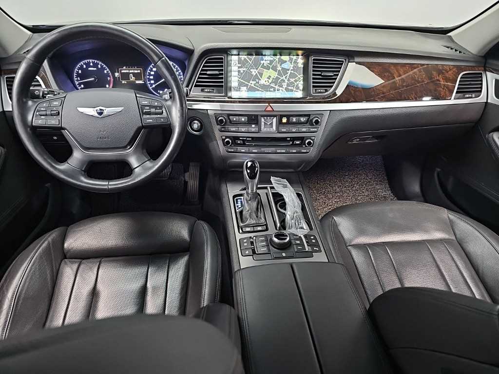 HYUNDAI Genesis - Vista 7