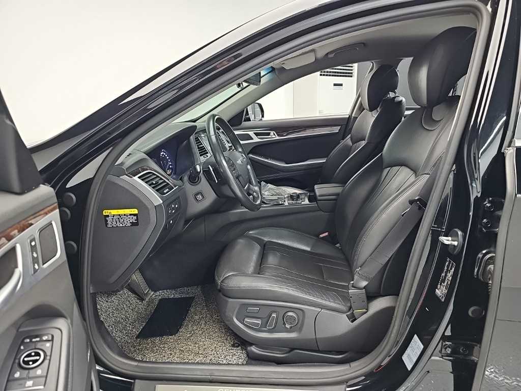 HYUNDAI Genesis - Vista 11