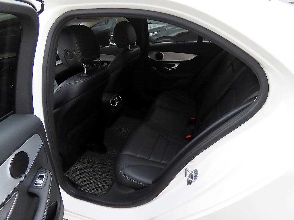 Mercedes Benz C Class - Vista 6