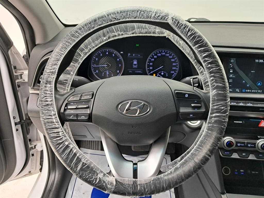 HYUNDAI Avante - Vista 7