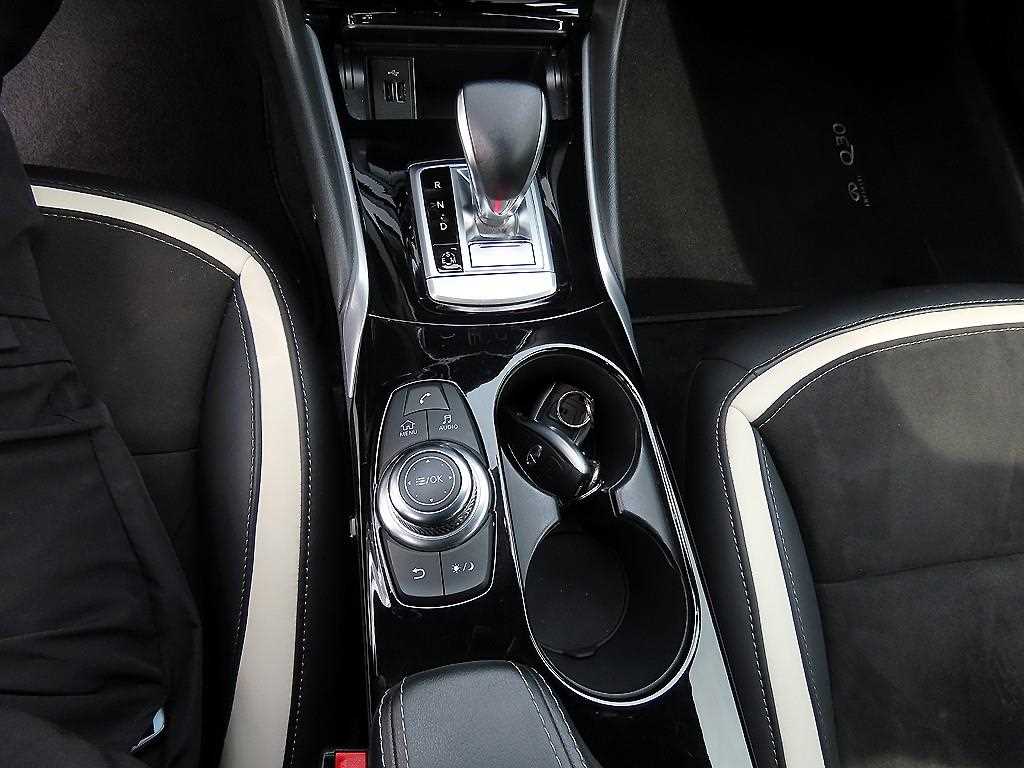 Infiniti Q - Vista 10