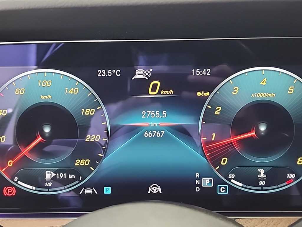 Mercedes Benz E class - Vista 6