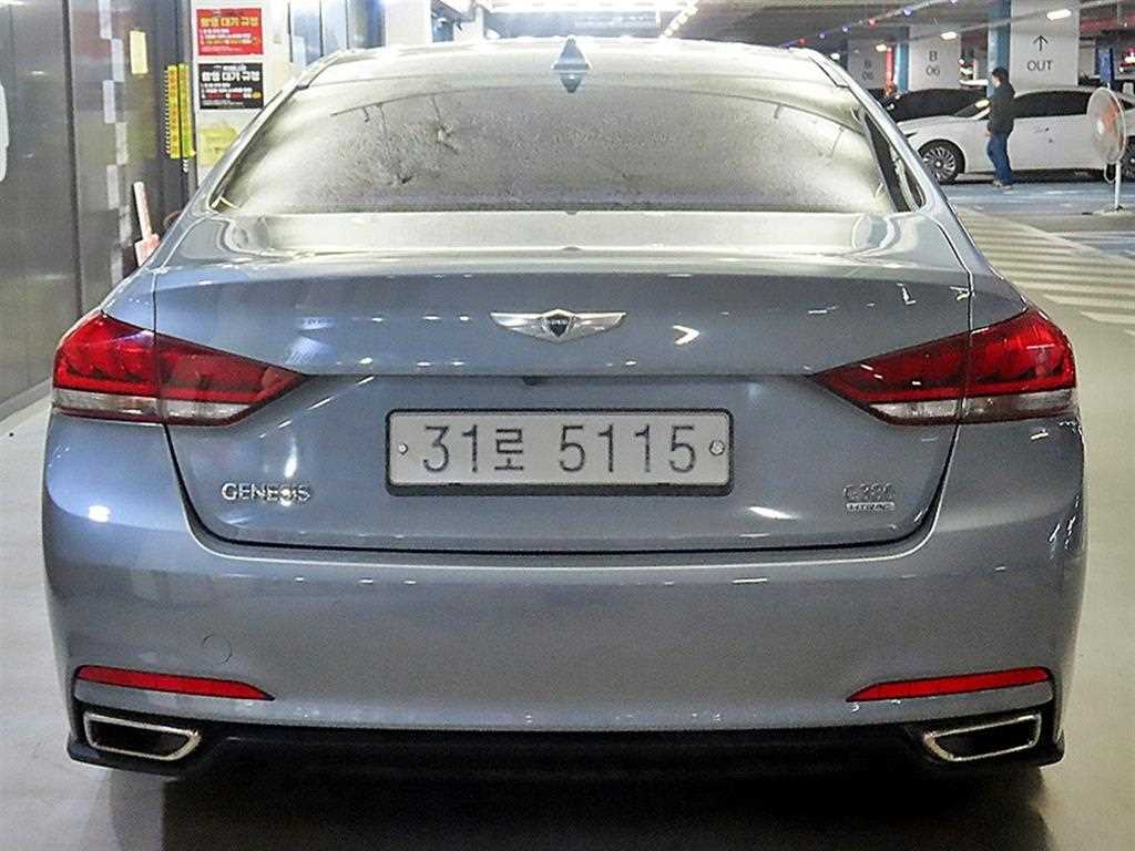 HYUNDAI Genesis - Vista 5