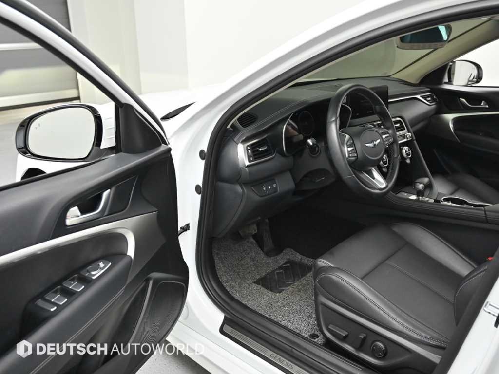 Genesis G70 - Vista 10