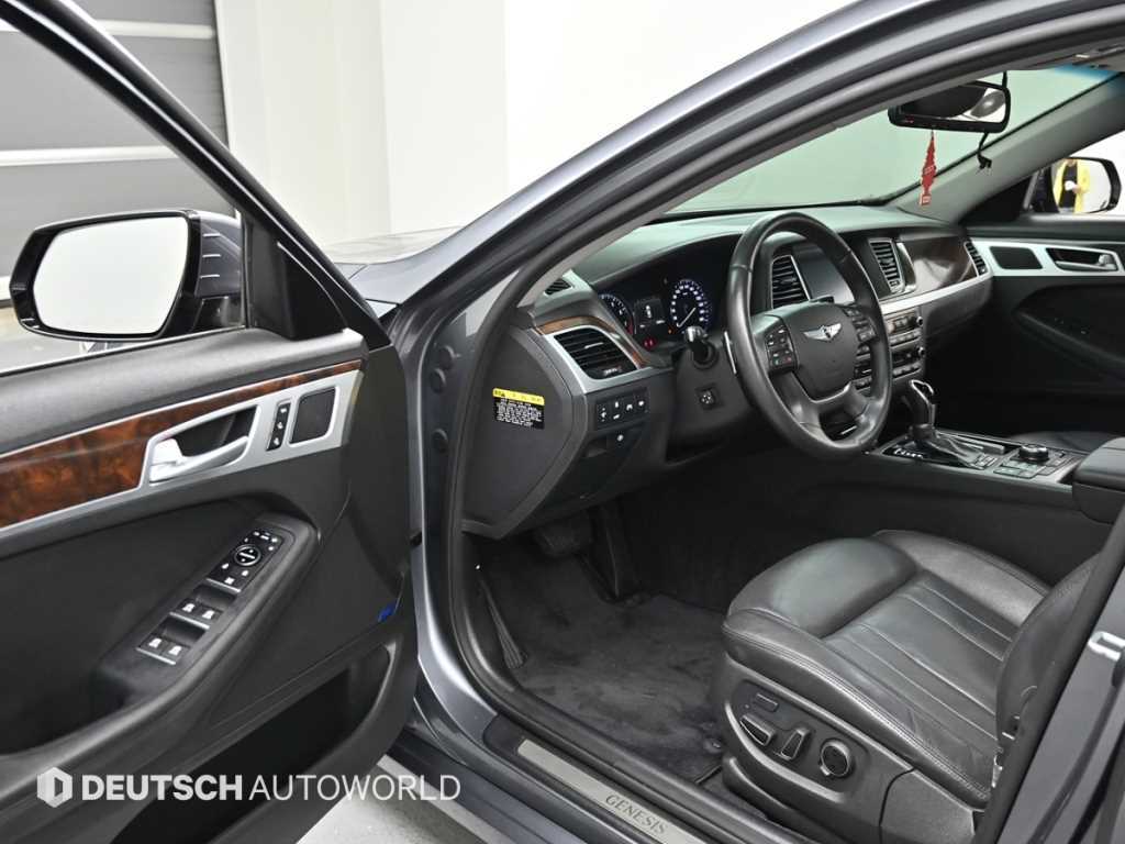 HYUNDAI Genesis - Vista 11