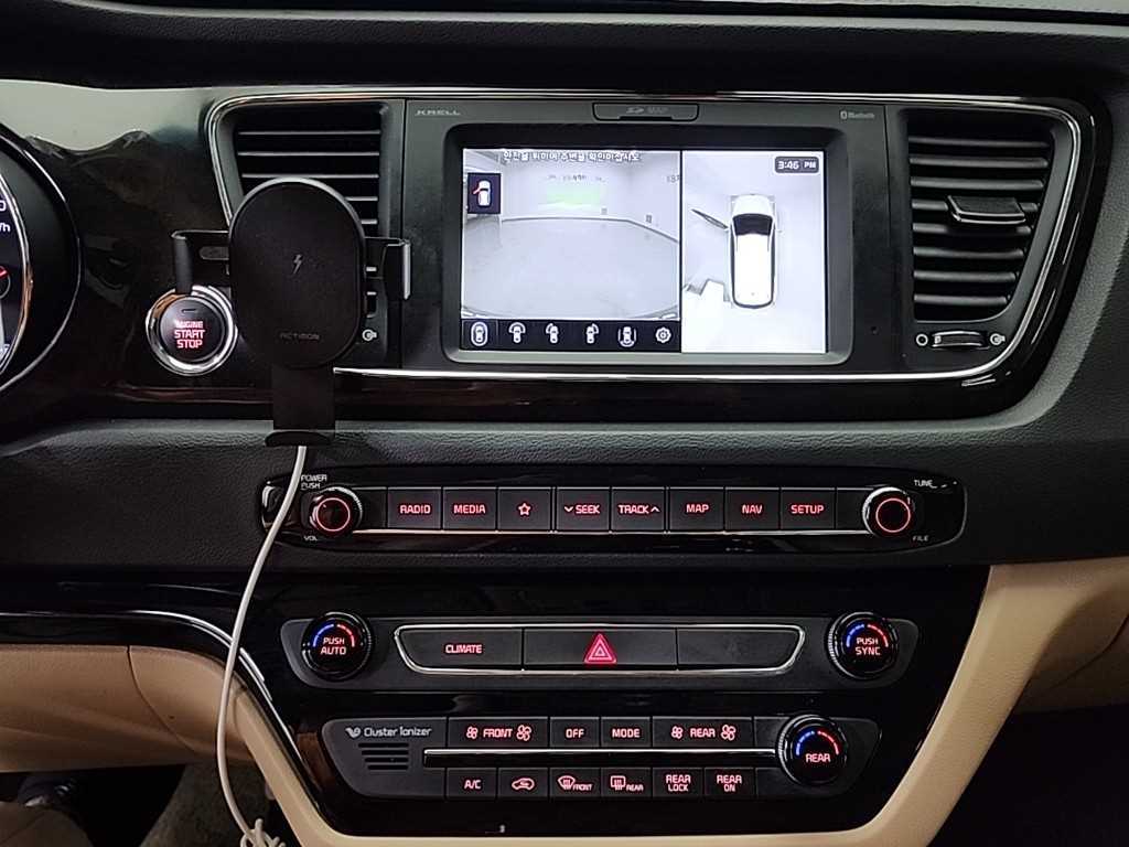 KIA Carnival - Vista 11