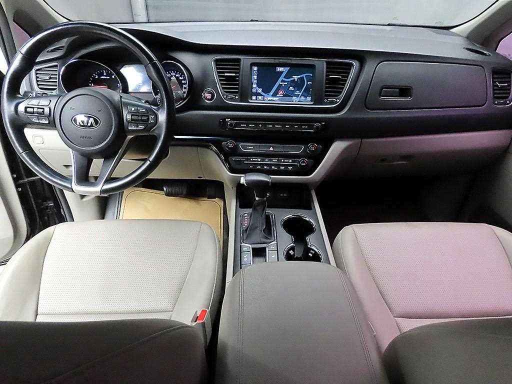 KIA Carnival - Vista 7