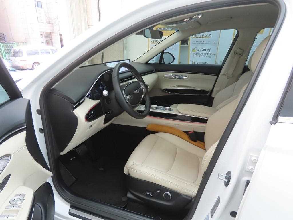 Genesis GV70 - Vista 5