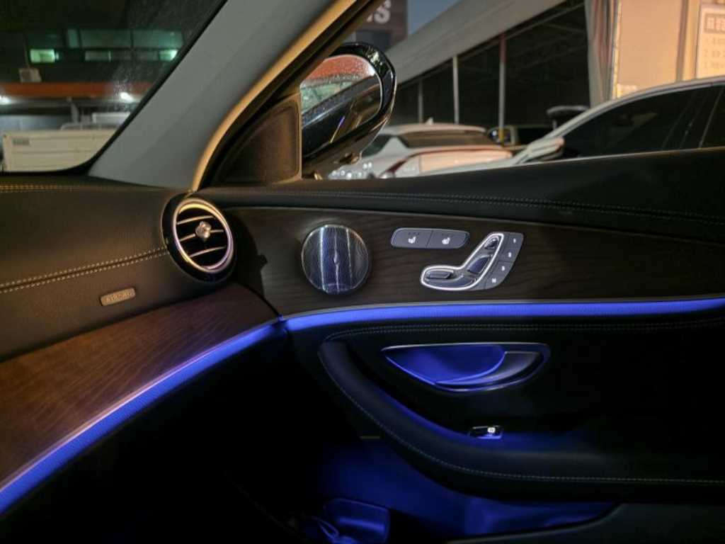 Mercedes Benz E class - Vista 10