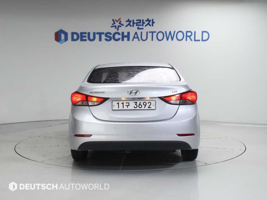 HYUNDAI Avante - Vista 4