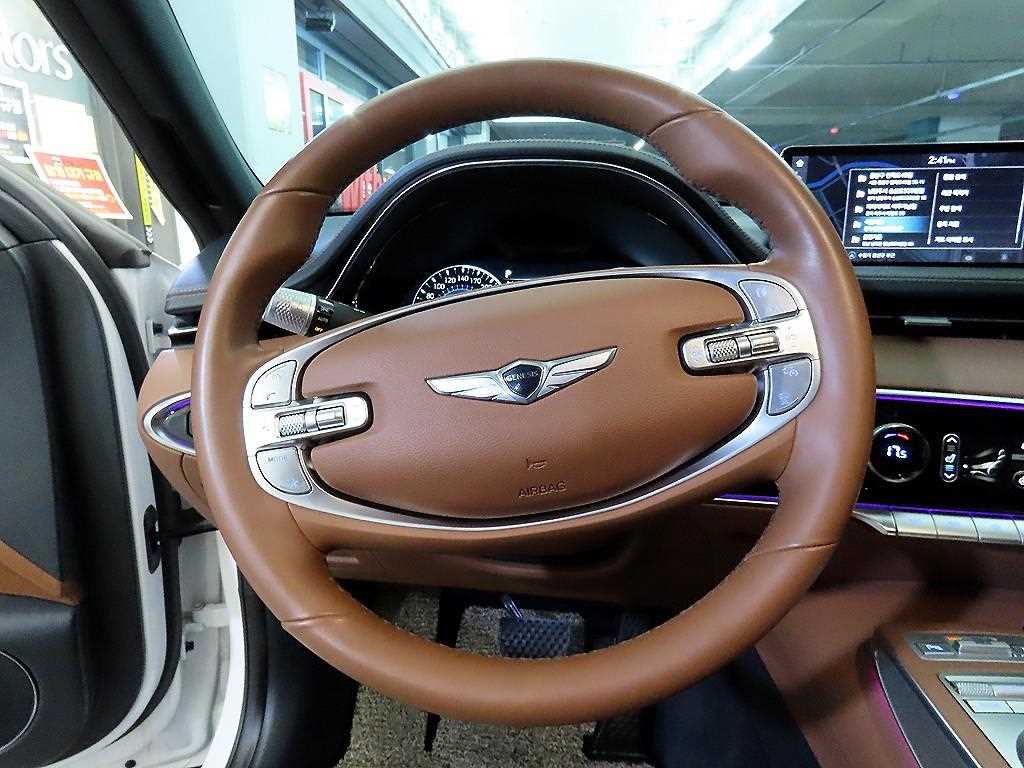 Genesis GV70 - Vista 8