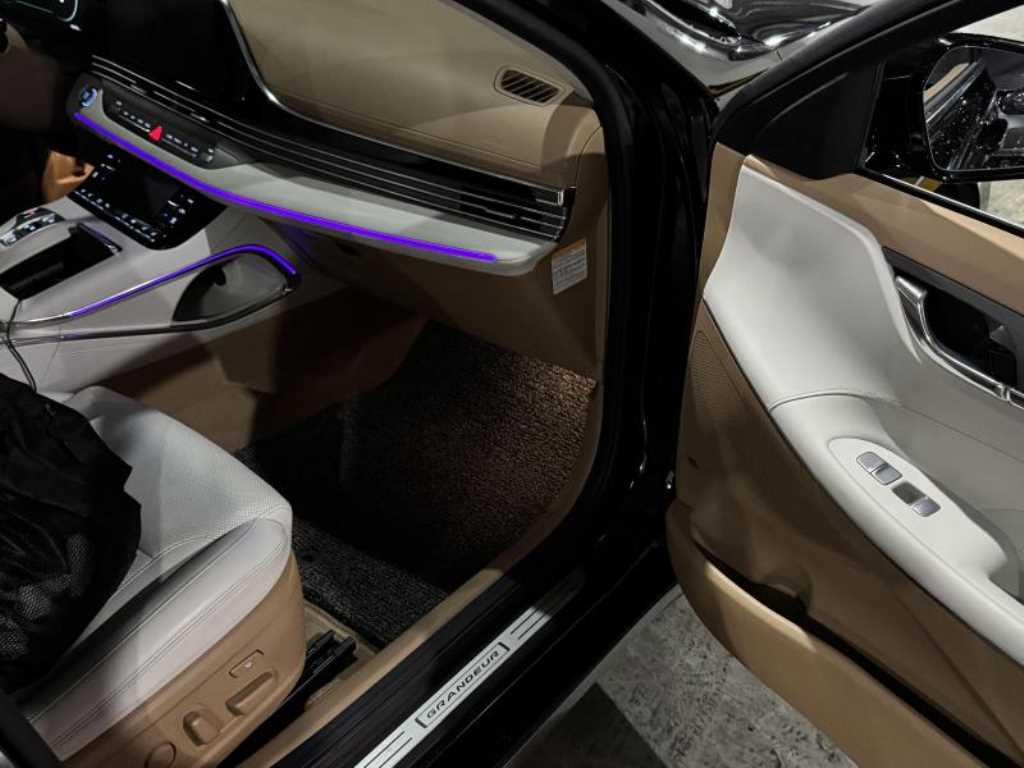 HYUNDAI Grandeur - Vista 7