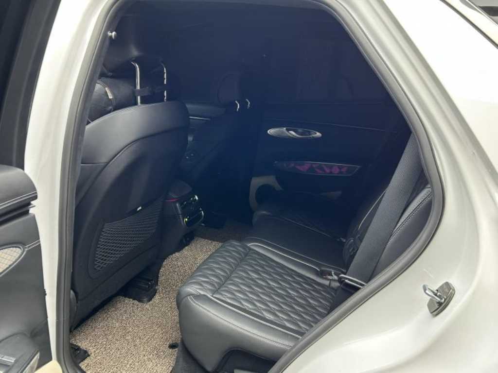Genesis GV70 - Vista 6