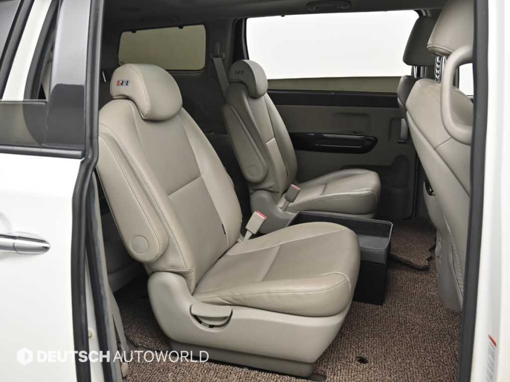 KIA Carnival - Vista 12