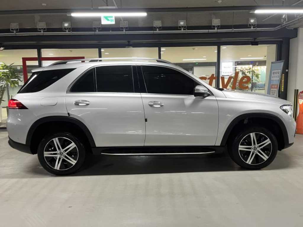 Mercedes Benz GLE Class - Vista 3