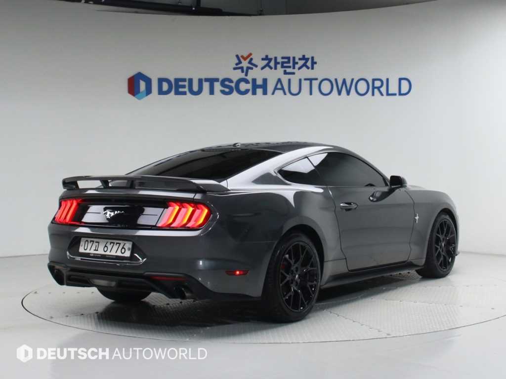 Ford Mustang - Vista 4