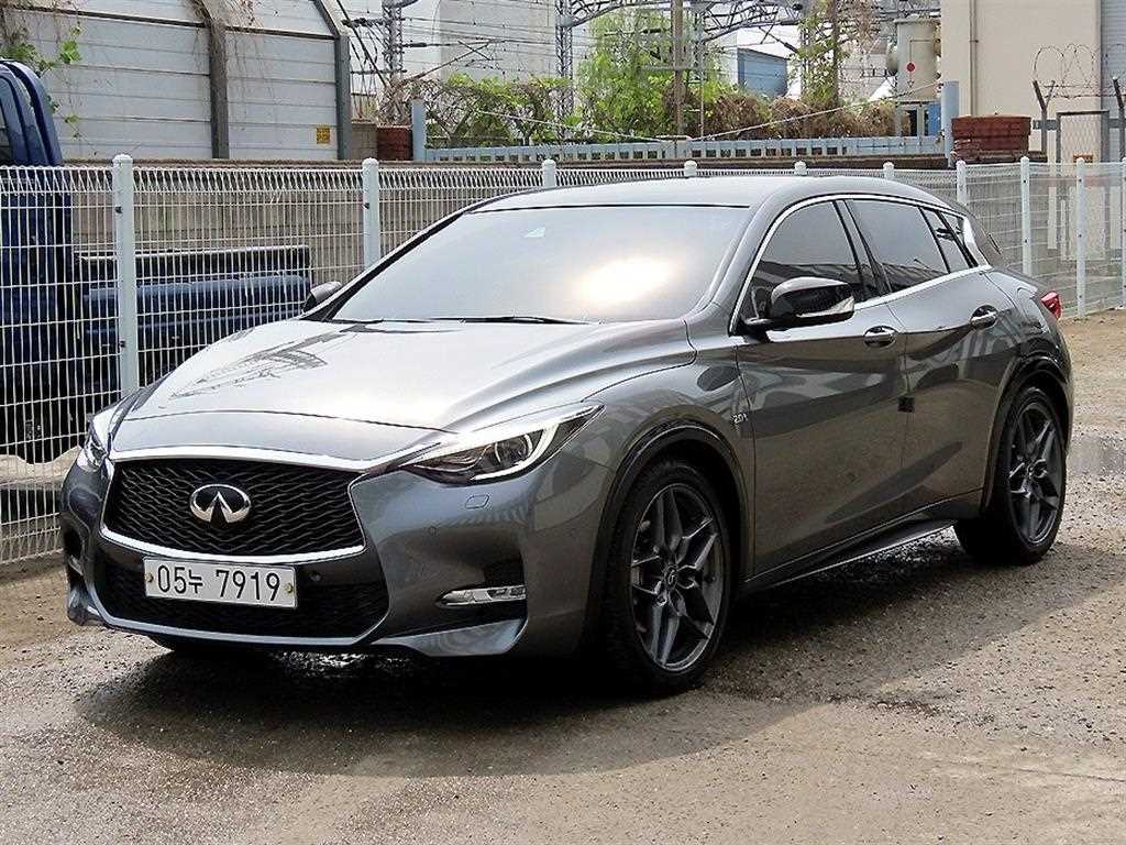 Infiniti Q - Vista 2
