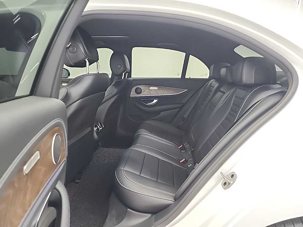 Mercedes Benz E class - Vista 12