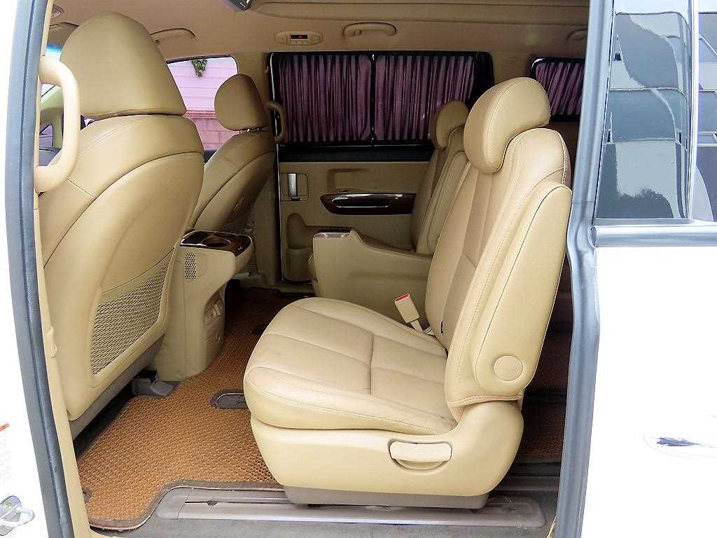 KIA Carnival - Vista 6