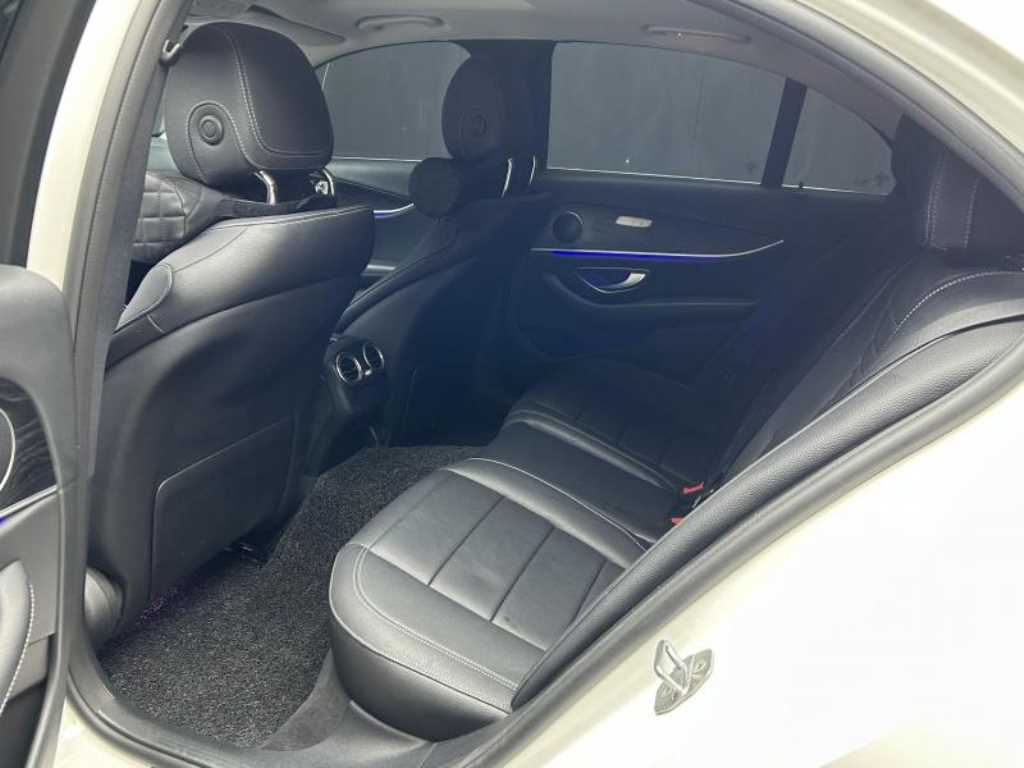 Mercedes Benz E class - Vista 5