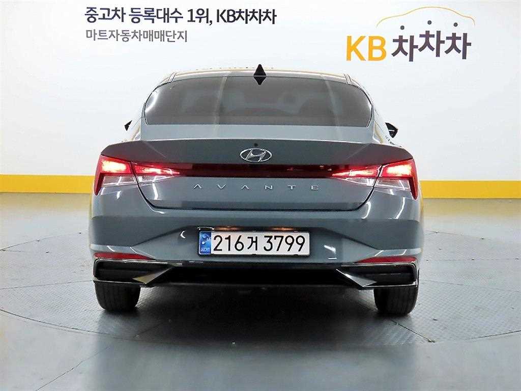HYUNDAI Avante - Vista 3