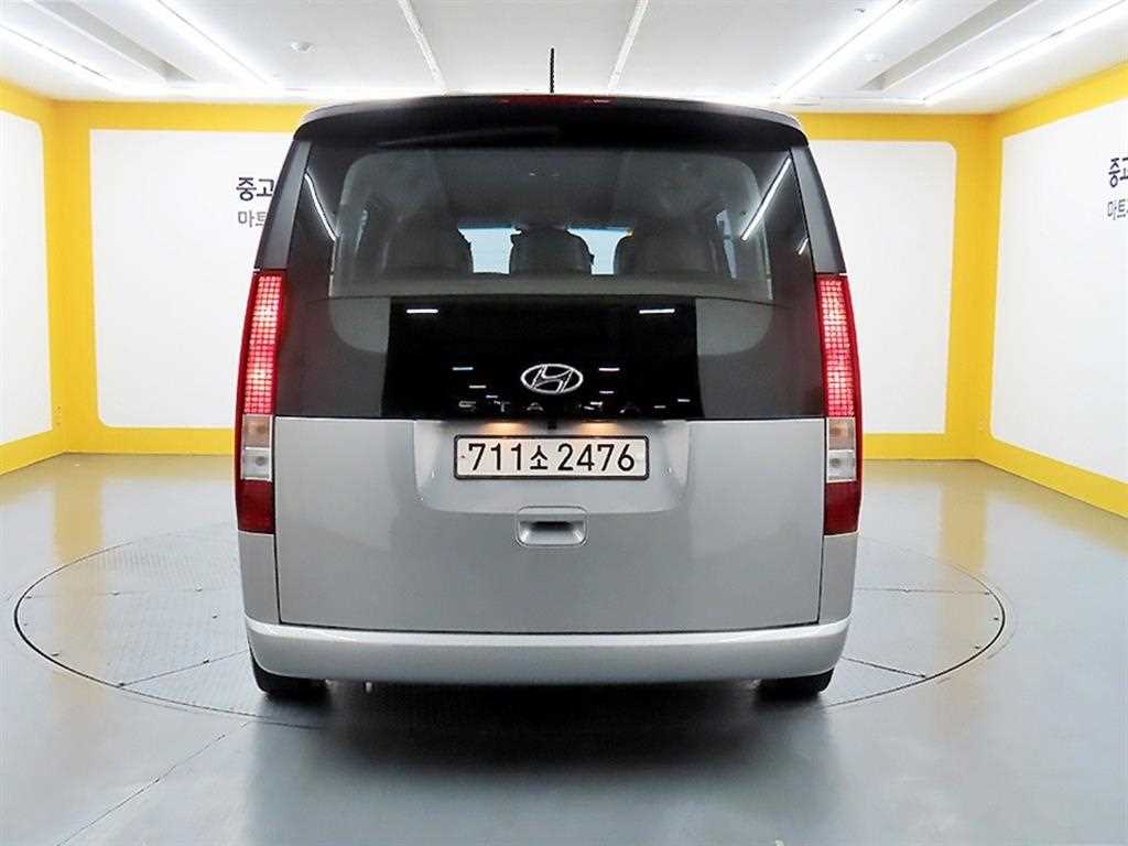 HYUNDAI Staria - Vista 3