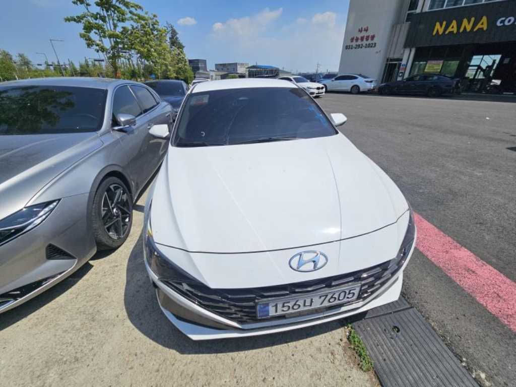 HYUNDAI Avante - Vista 2